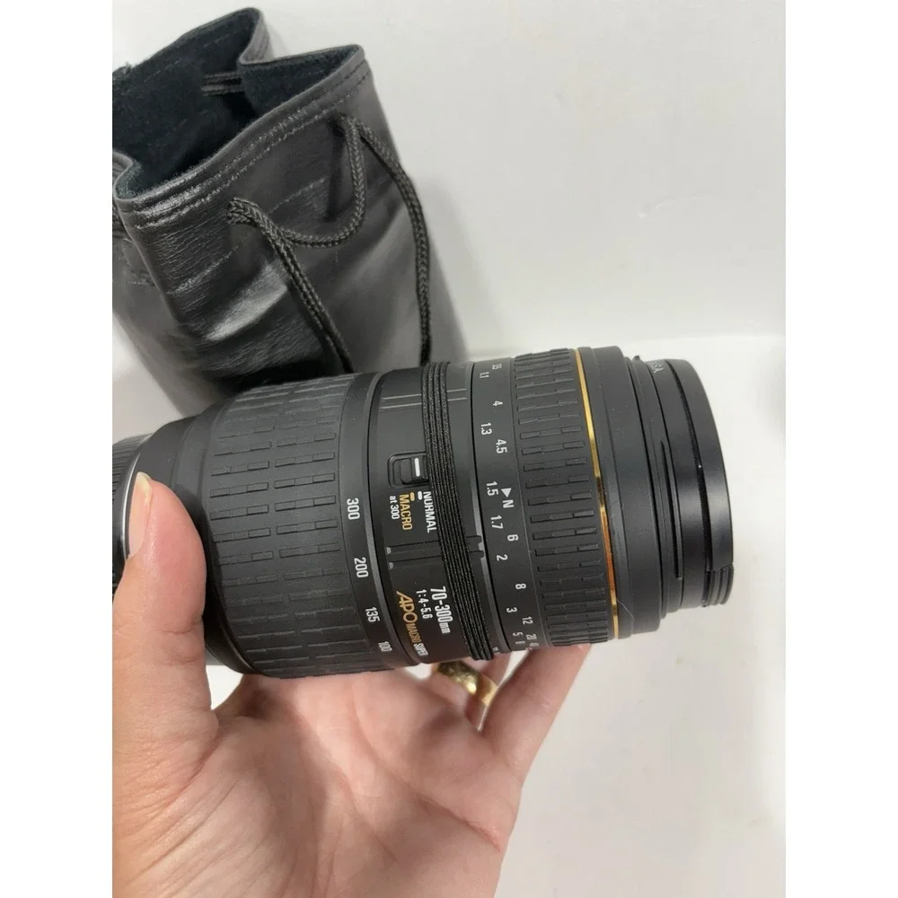 Sigma DG APO Macro Super 70-300mm f/4.0-5.6 APO DG Lens With Leather Case